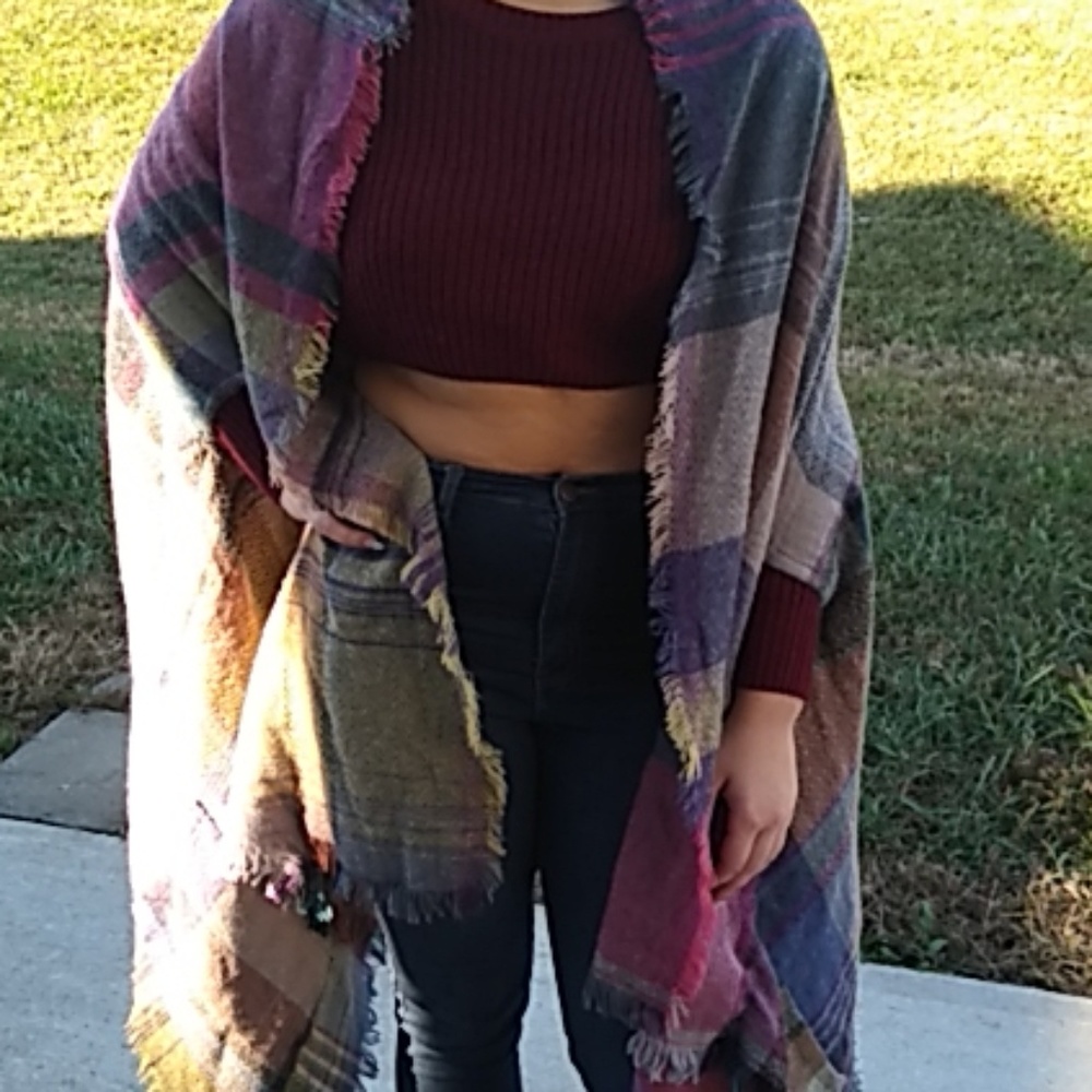 Bohemian fringe wrap with front pockets - Picture 2 of 8